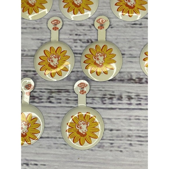 Set Of 11 Vintage 1960’s Fold-Tab Button Borden’s “Elsie the Cow” Yellow Pinback - Picture 2 of 5
